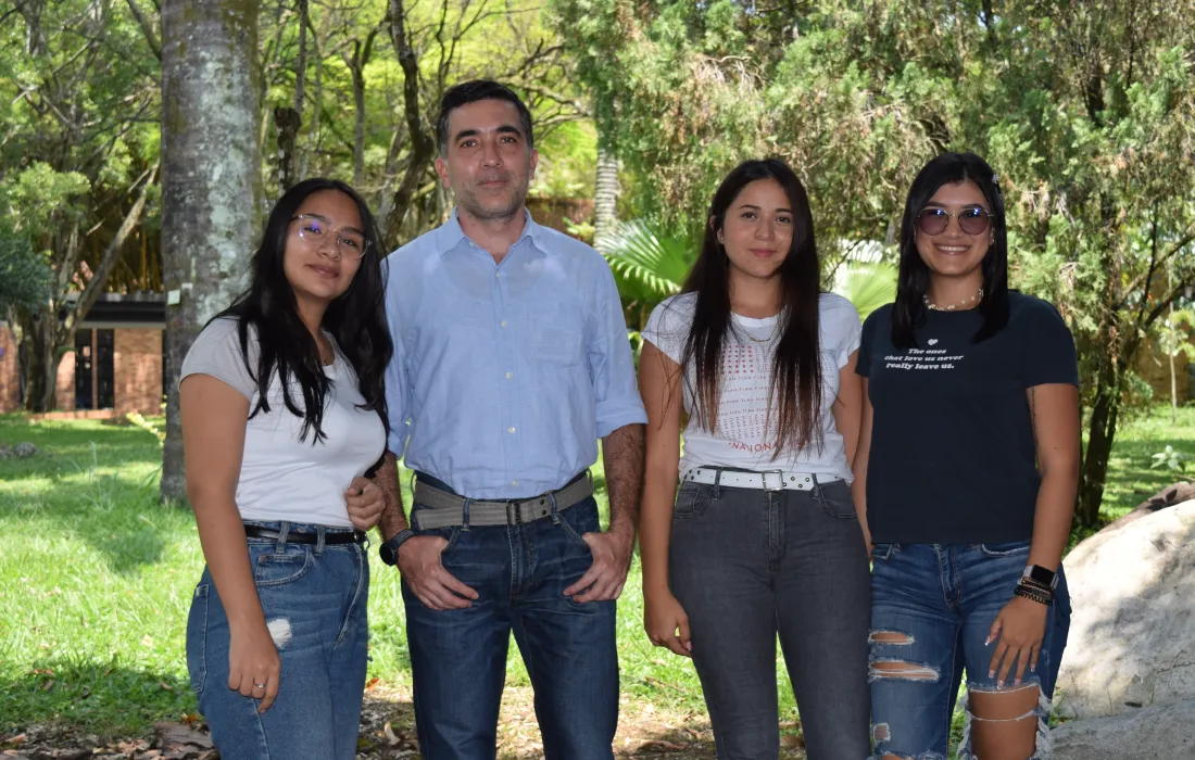 Carlos Echeverry y estudiantes de Derecho