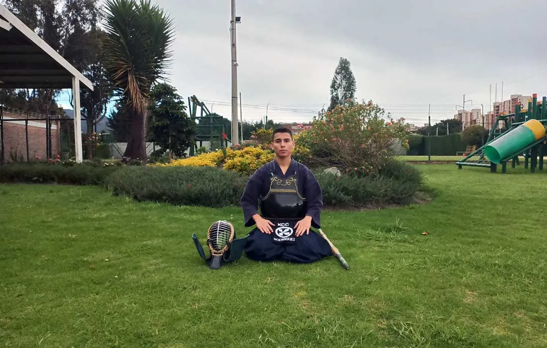 Estudiante de Administración de Empresas encuentra su pasión en el kendo