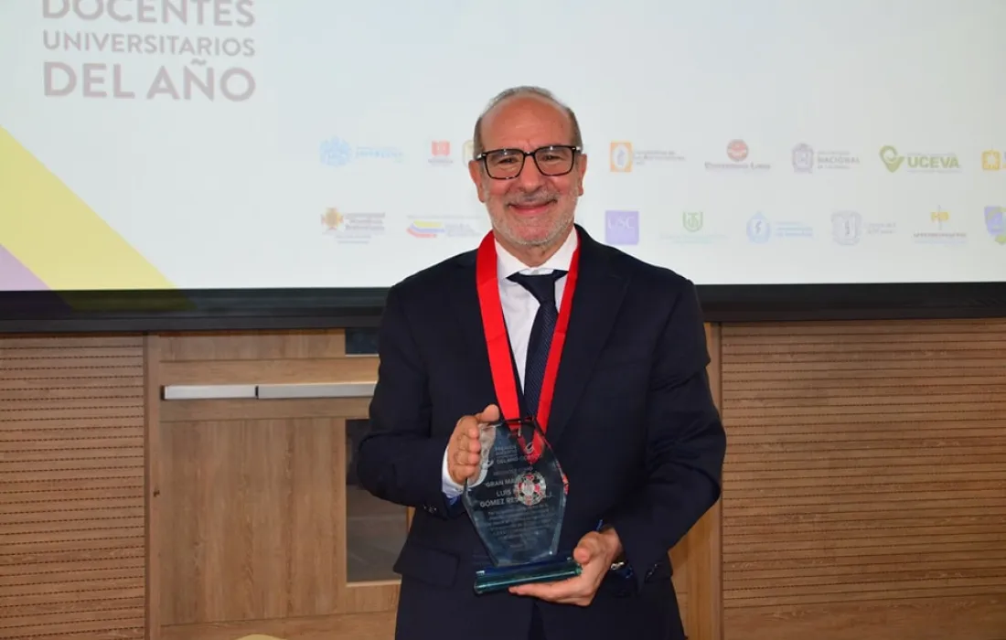Rector Luis Felipe Gómez, S.J., galardonado como Gran Maestro Rector Luis Felipe Gómez, S.J., galardonado como Gran Maestro