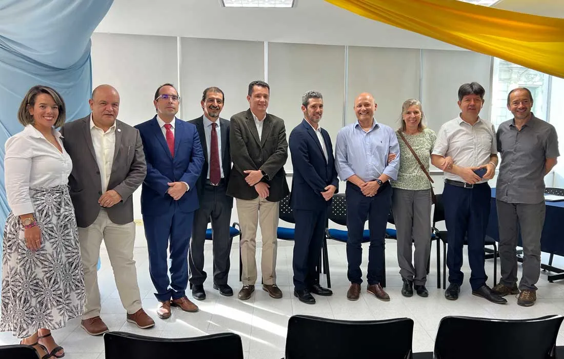 La Facultad de Ciencias Económicas y Administrativas lanzó el nuevo Consultorio Empresarial como apuesta institucional La Facultad de Ciencias Económicas y Administrativas lanzó el nuevo Consultorio Empresarial como apuesta institucional