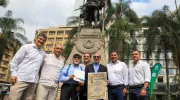 Concejo de la Orden de la Independencia condecoró a Luis Felipe Gómez, S.J. Concejo de la Orden de la Independencia condecoró a Luis Felipe Gómez, S.J.