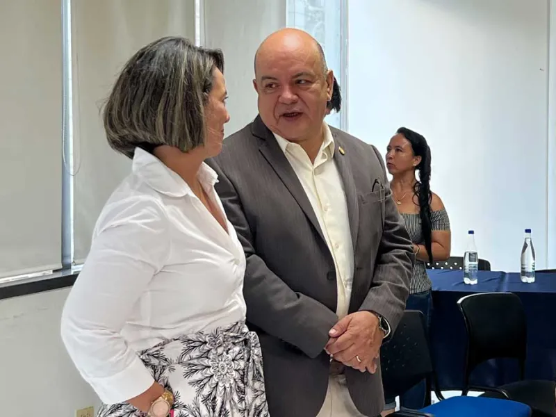 La Facultad de Ciencias Económicas y Administrativas lanzó el nuevo Consultorio Empresarial como apuesta institucional La Facultad de Ciencias Económicas y Administrativas lanzó el nuevo Consultorio Empresarial como apuesta institucional