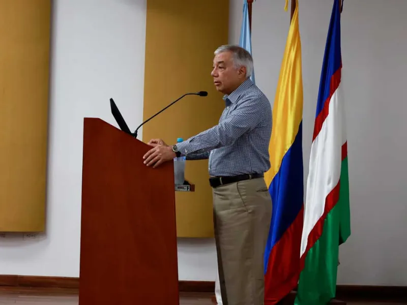 “Si no cambiamos la manera de hacer las cosas nos vamos a quedar cada vez menos desarrollados”, César Ferrari, Superintendente Financiero de Colombia “Si no cambiamos la manera de hacer las cosas nos vamos a quedar cada vez menos desarrollados”, César Ferrari, Superintendente Financiero de Colombia