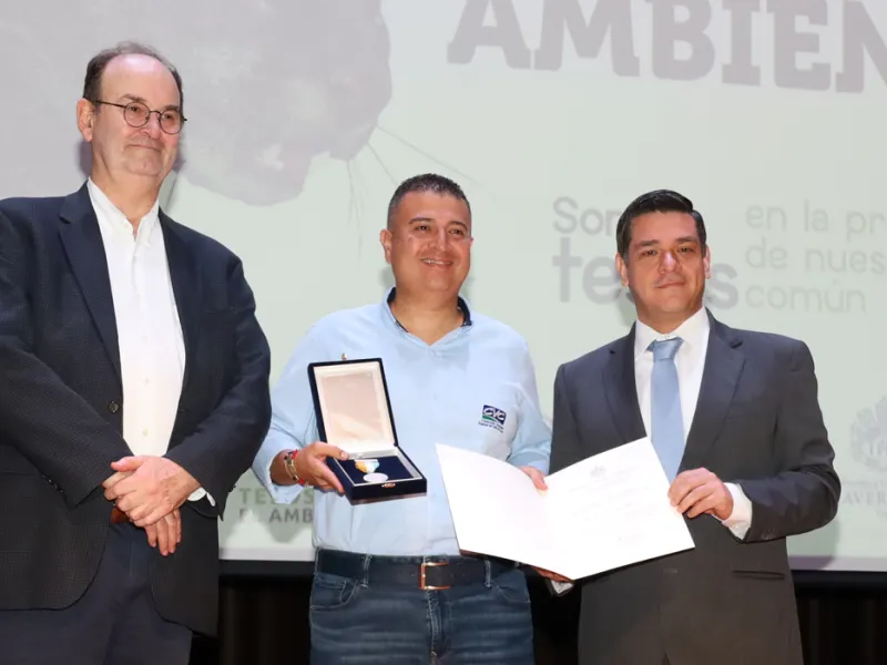 La Javeriana Cali clausura la tercera versión del Diplomado Tesos por el Ambiente con un emotivo reconocimiento a la CVC