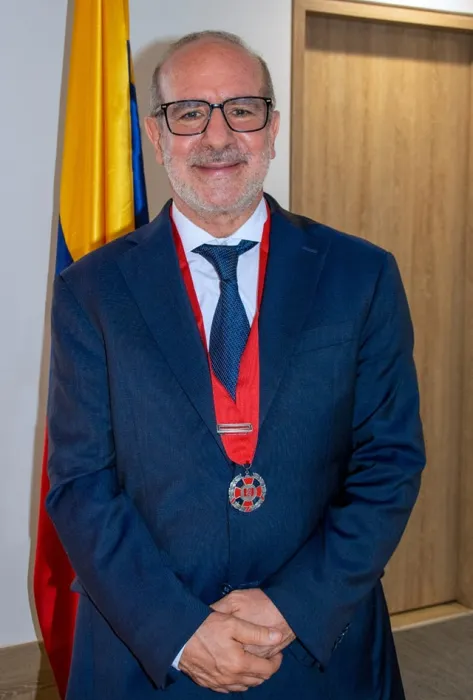 Luis Felipe Gómez, S.J., condecorado con la Cruz de Caballero de la Universidad Autónoma de Occidente Luis Felipe Gómez, S.J., condecorado con la Cruz de Caballero de la Universidad Autónoma de Occidente