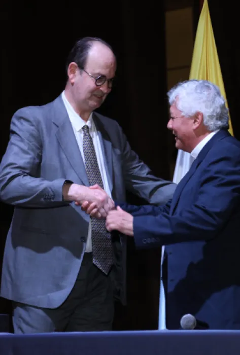 Firma-posesion-padre-Vicente Firma-posesion-padre-Vicente