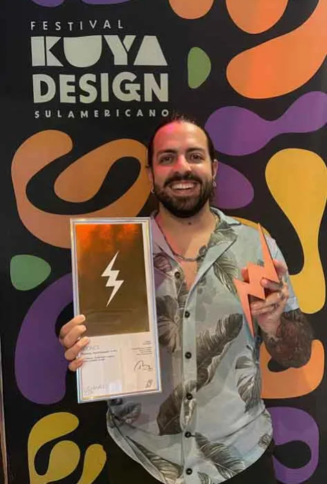 Simón Londoño Sierra, egresado de la carrera de Diseño de Comunicación Visual de la Universidad Javeriana Cali, ha sido galardonado con el premio bronce en la categoría de Branding en los Latin American Design 2024, considerados los premios más prestigiosos a nivel regional en toda Latinoamérica.